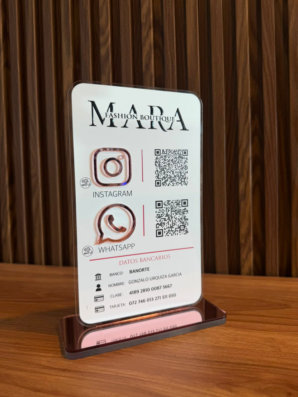 Display Inteligente QR + NFC Personalizado para Negocios