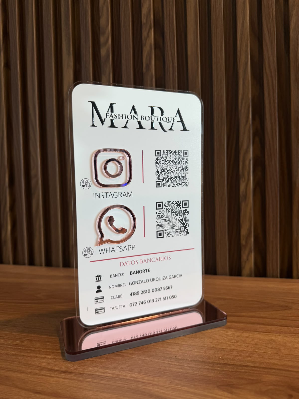 Display Inteligente QR + NFC Personalizado para Negocios