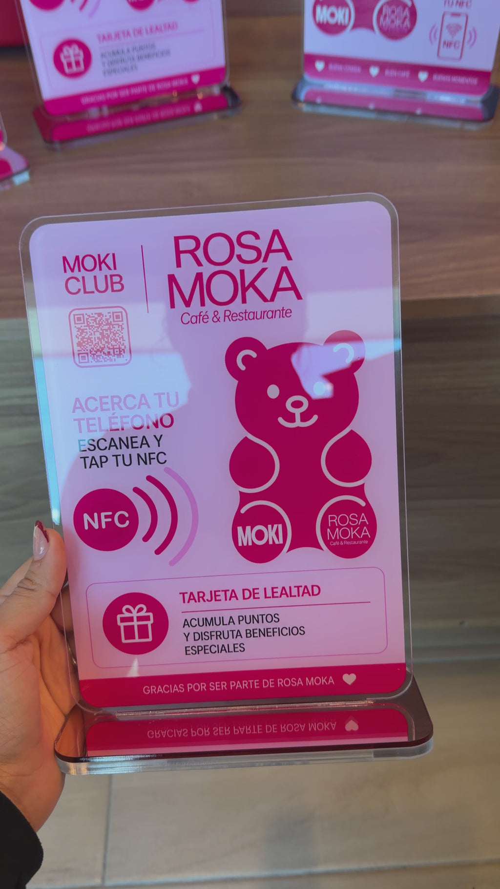 Display Inteligente QR + NFC Personalizado para Negocios